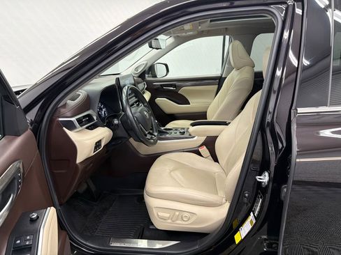 Used 2021 Toyota Highlander Platinum image 9