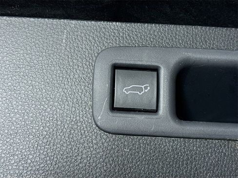 Certified 2023 Toyota Highlander LE image 30