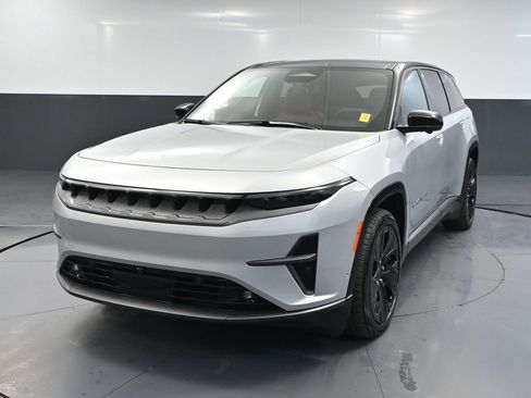 Used 2025 Jeep Wagoneer S Launch Edition image 12