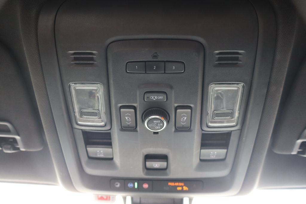 Used 2021 GMC Yukon SLT w/ SLT Premium Package AWD/4WD image 16
