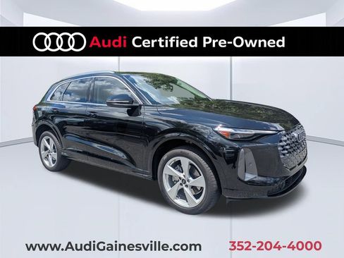 Used 2025 Audi Q5 Premium Plus w/ Premium Plus AWD/4WD image 1