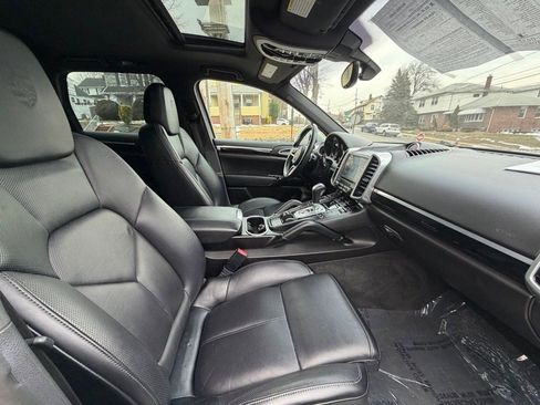 Used 2017 Porsche Cayenne Platinum Edition AWD/4WD image 12
