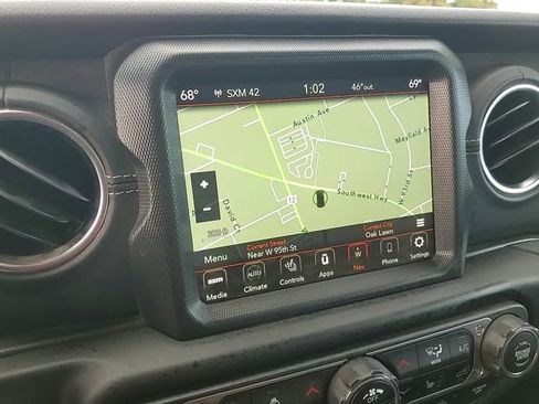 Used 2021 Jeep Wrangler Unlimited Sahara w/ Cold Weather Group image 19