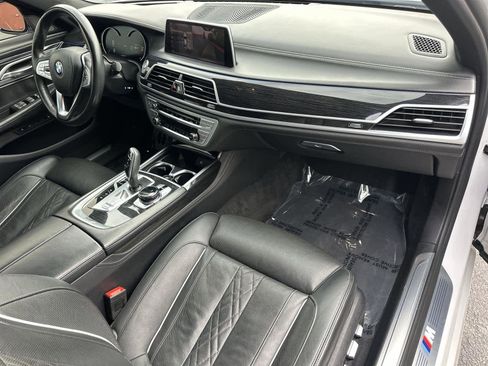 Used 2019 BMW 750i w/ Executive Package image 15