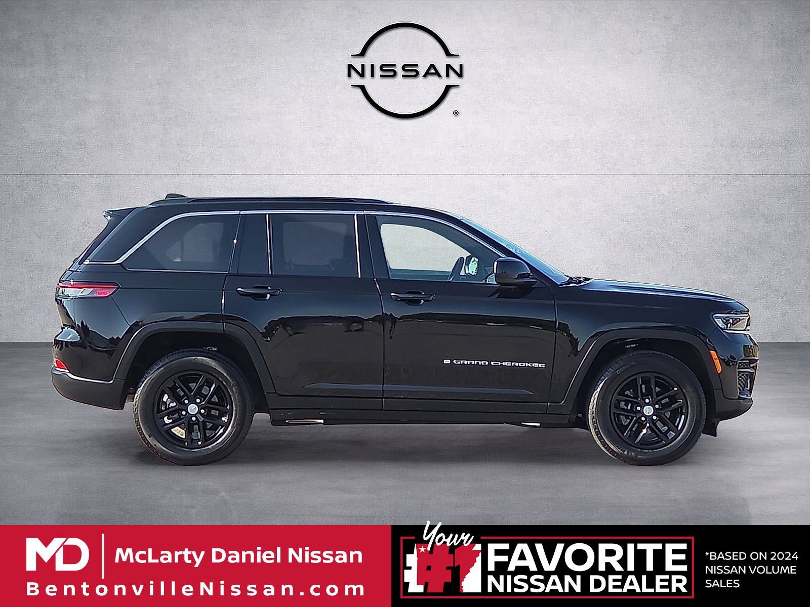 Used 2024 Jeep Grand Cherokee Laredo X RWD image 6