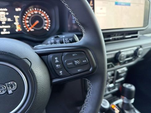 Used 2025 Jeep Wrangler Rubicon image 20