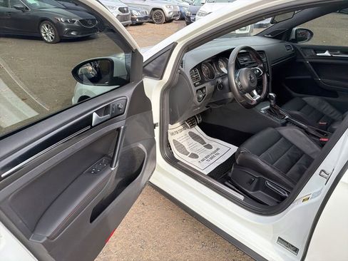 Used 2017 Volkswagen GTI SE image 18