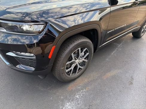 Used 2025 Jeep Grand Cherokee Limited w/ Luxury Tech Group II RWD image 4