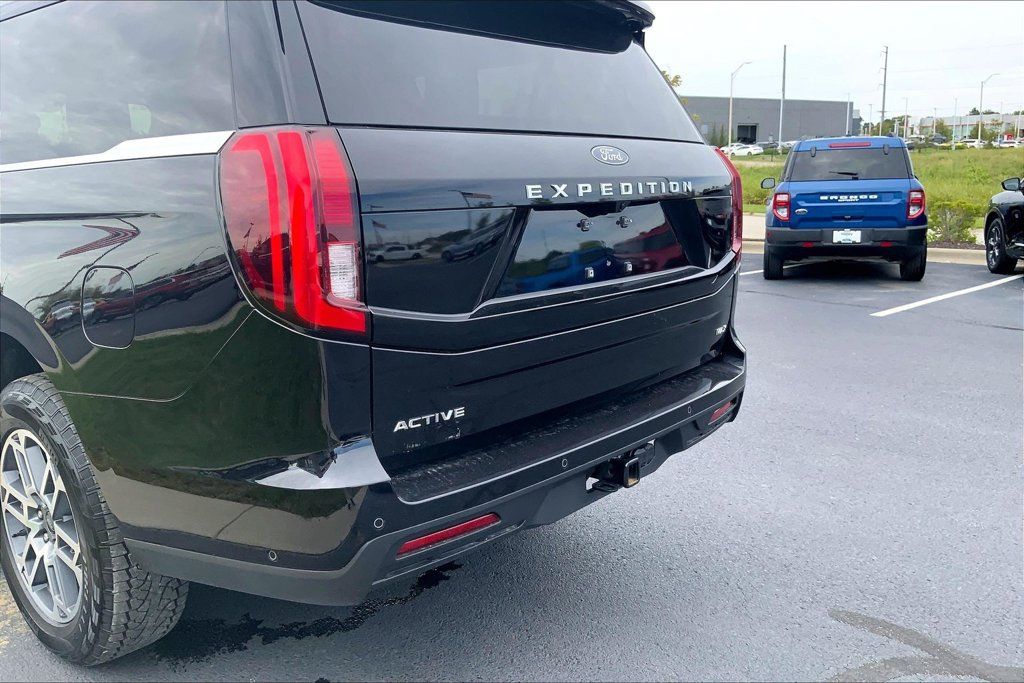 Used 2025 Ford Expedition Max Active AWD/4WD image 4