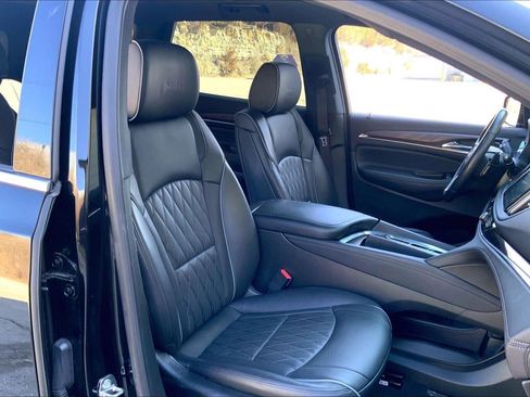 Used 2023 Buick Enclave Avenir image 7