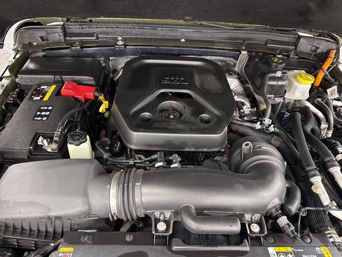 Used 2024 Jeep Wrangler Unlimited Rubicon 4xe AWD/4WD image 12