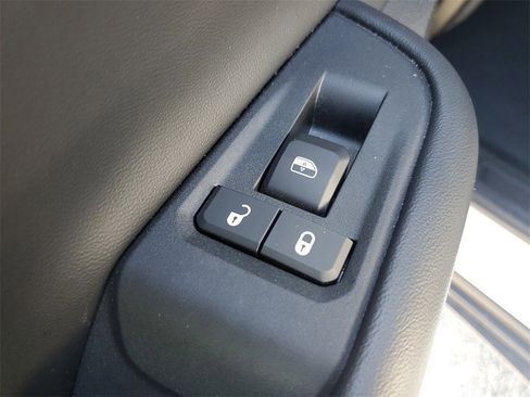 Used 2024 Jeep Grand Cherokee Altitude image 16