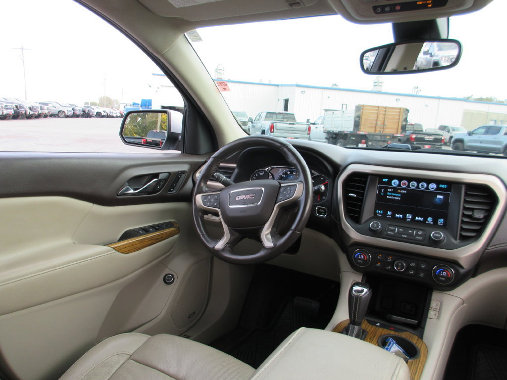 Certified 2017 GMC Acadia Denali w/ Technology Package FWD image 29