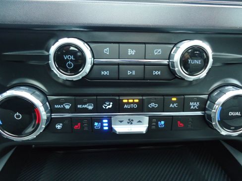 Used 2024 Ford F450 Limited w/ FX4 Off-Road Package AWD/4WD image 27
