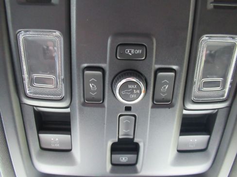 Used 2025 GMC Yukon XL Elevation w/ Elevation Premium Package AWD/4WD image 32
