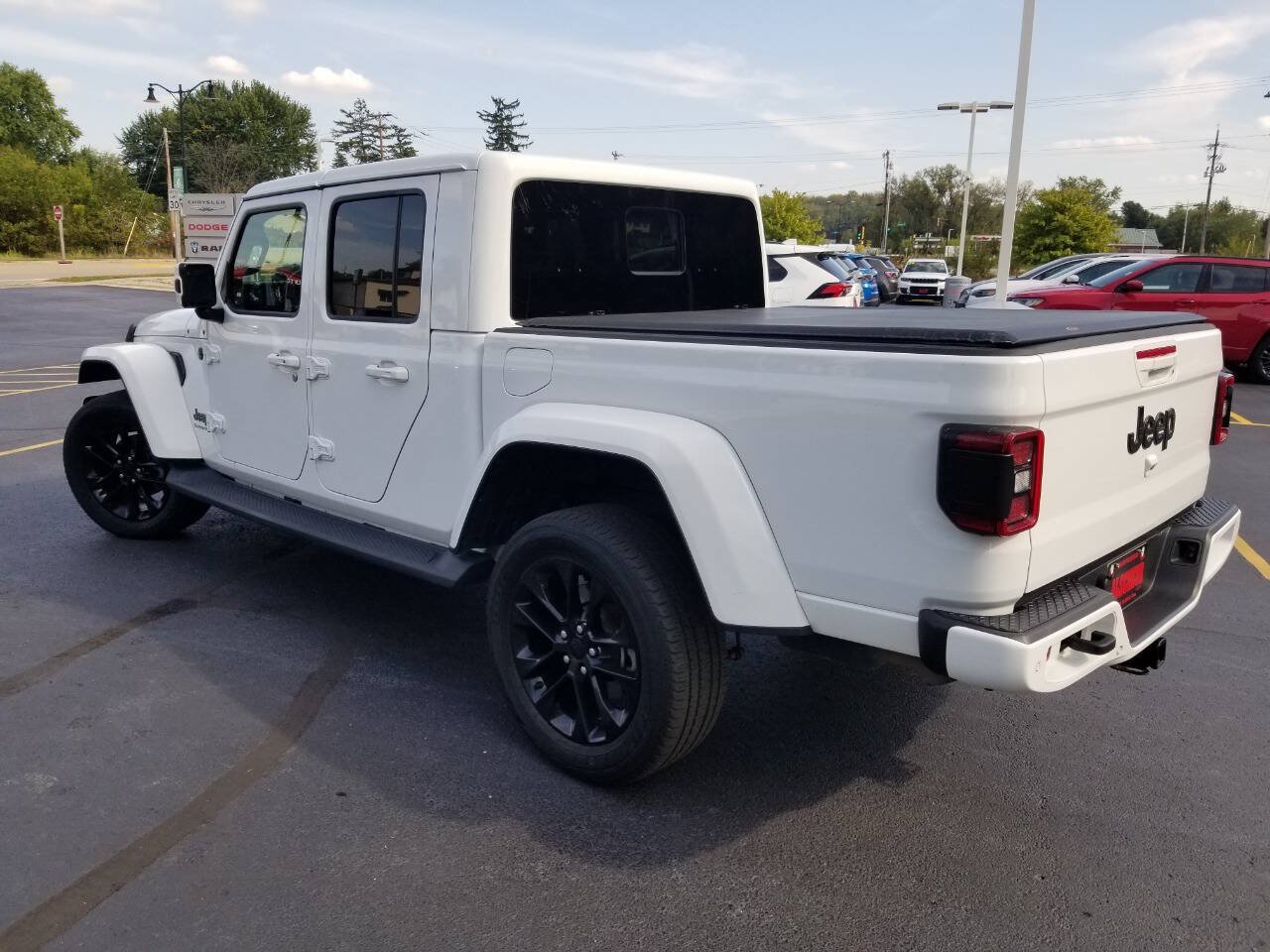 Used 2021 Jeep Gladiator Overland AWD/4WD image 7