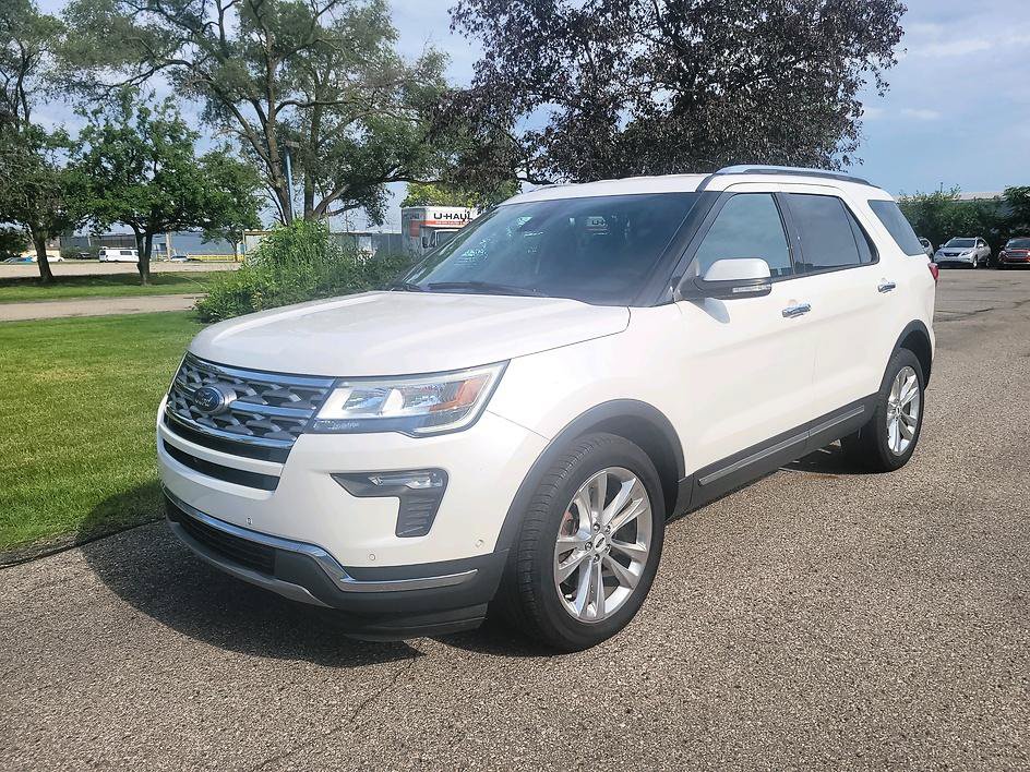 Used 2019 Ford Explorer Limited w/ Equipment Group 301A AWD/4WD image 3