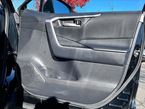 Used 2025 Toyota RAV4 XLE image 22