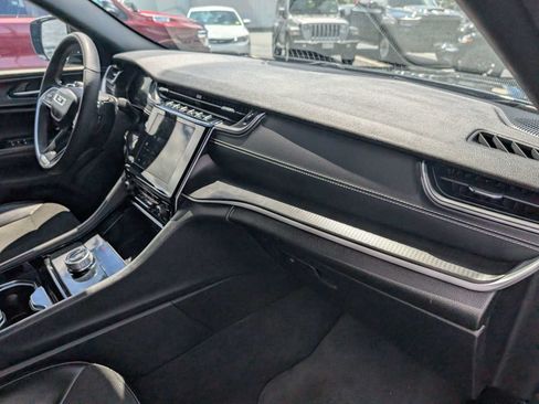 Used 2023 Jeep Grand Cherokee Altitude AWD/4WD image 33