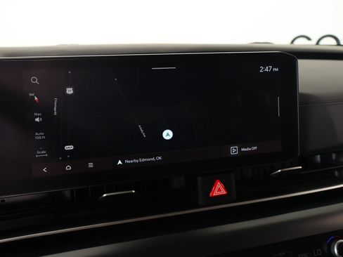 Used 2025 Kia Carnival FWD image 7
