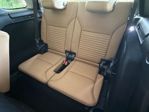 New 2026 Land Rover Discovery Limited Edition AWD/4WD image 34