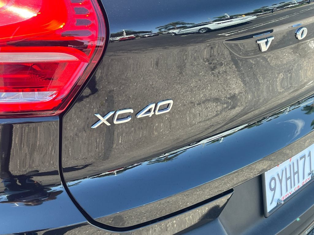 Used 2023 Volvo XC40 B5 Plus w/ Driver Assist Package AWD/4WD image 44
