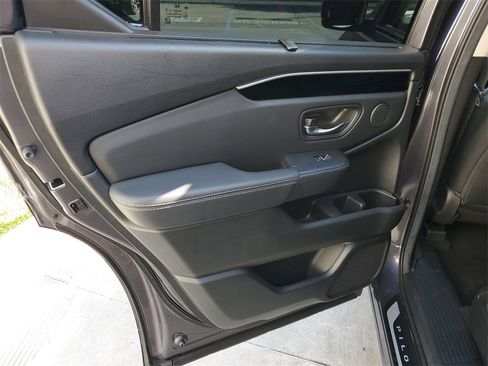 Used 2025 Honda Pilot EX-L image 16