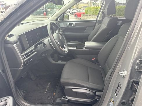 Used 2025 Hyundai Santa Fe SE AWD/4WD image 9