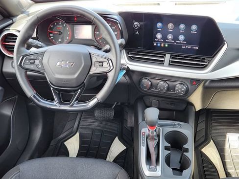 Used 2025 Chevrolet Trax RS w/ Sunroof Package FWD image 27