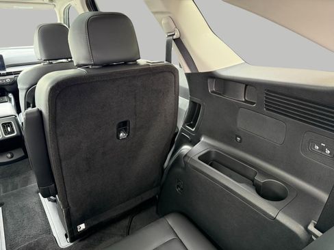 Certified 2025 Kia Sorento EX w/ Panoramic Sunroof Package image 29