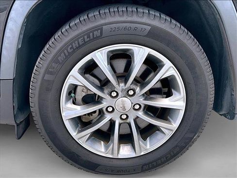 Used 2019 Jeep Cherokee Latitude Plus FWD image 10