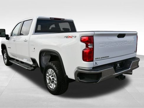 Used 2024 Chevrolet Silverado 2500 LT AWD/4WD image 5