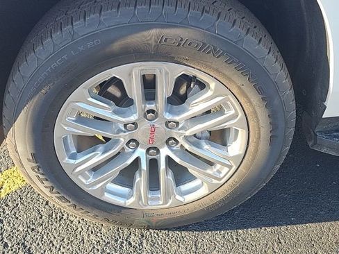 Used 2024 GMC Yukon SLT image 5