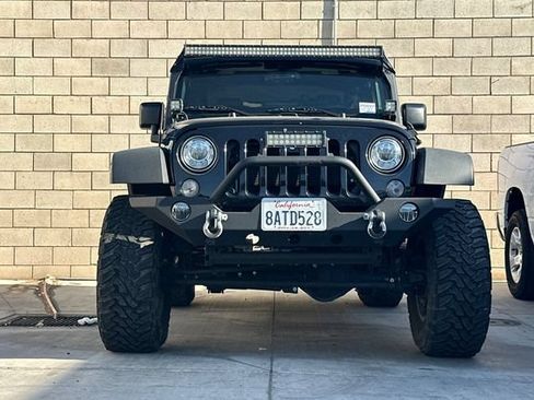 Used 2017 Jeep Wrangler Rubicon w/ Power Convenience Group AWD/4WD image 2