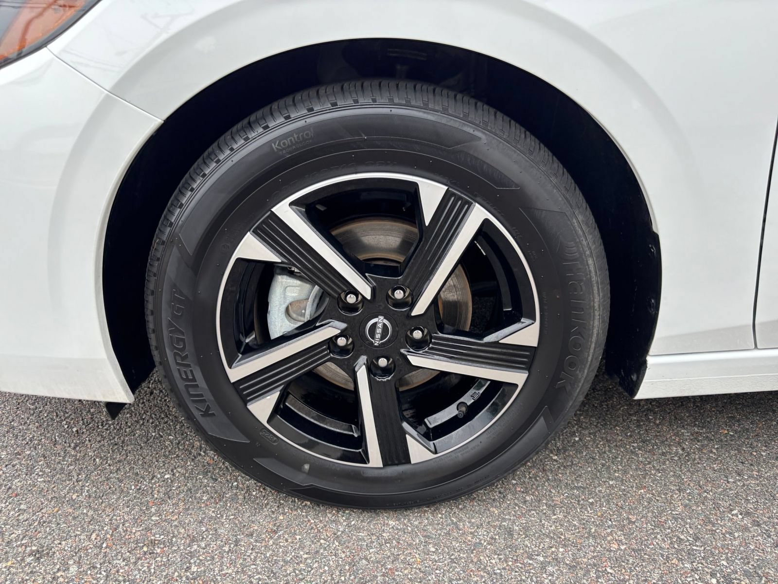 Used 2025 Nissan Sentra SV FWD image 27