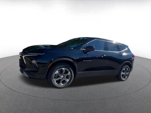 Used 2025 Chevrolet Blazer LT FWD image 7