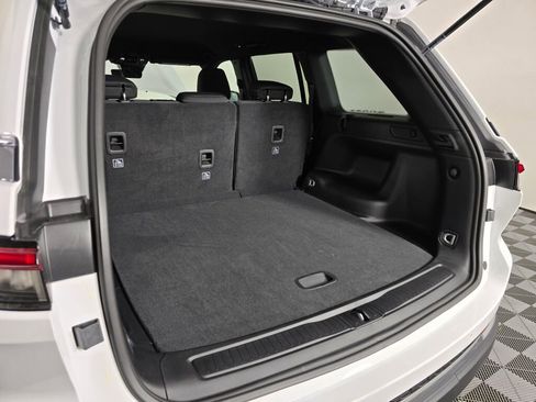 New 2025 Jeep Grand Cherokee Laredo image 14