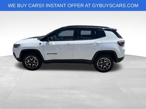 Used 2025 Jeep Compass Trailhawk w/ Trailer Tow Group AWD/4WD image 3