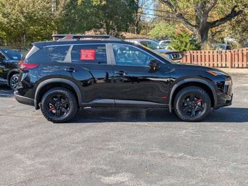 Certified 2025 Nissan Rogue SV image 4