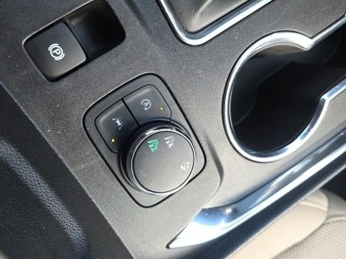 Used 2023 Chevrolet Traverse LS image 31