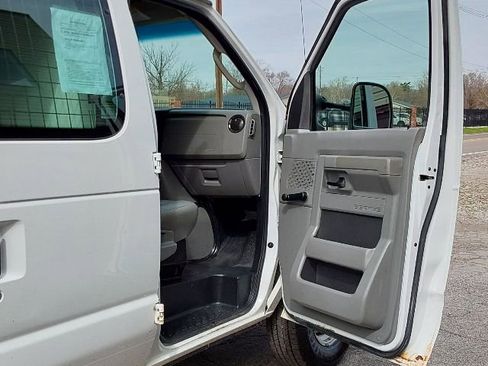 Used 2014 Ford E-350 and Econoline 350 Extended Super Duty RWD image 6