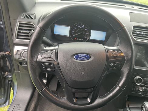Used 2018 Ford Explorer XLT w/ Equipment Group 201A AWD/4WD image 11
