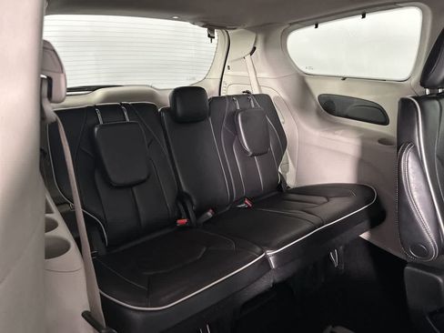 Used 2023 Chrysler Pacifica Limited FWD image 22