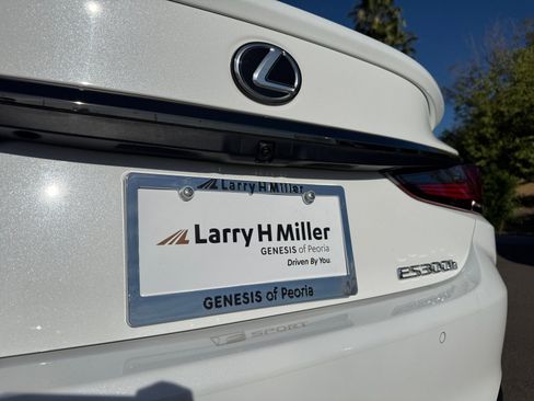 Used 2024 Lexus ES 300h F Sport image 24