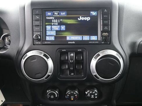 Used 2015 Jeep Wrangler Unlimited Rubicon AWD/4WD image 12