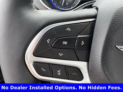 Used 2026 Chrysler Pacifica Limited FWD image 24