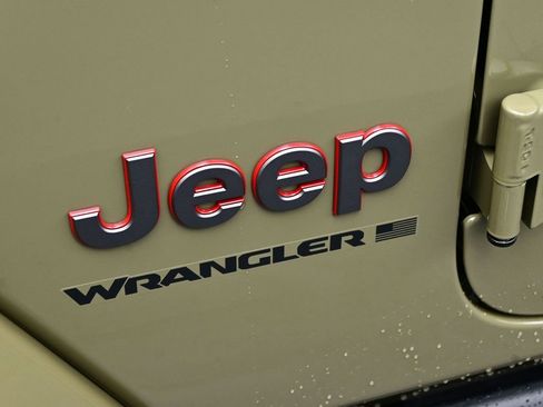 New 2025 Jeep Wrangler Unlimited Rubicon w/ Technology Group image 20