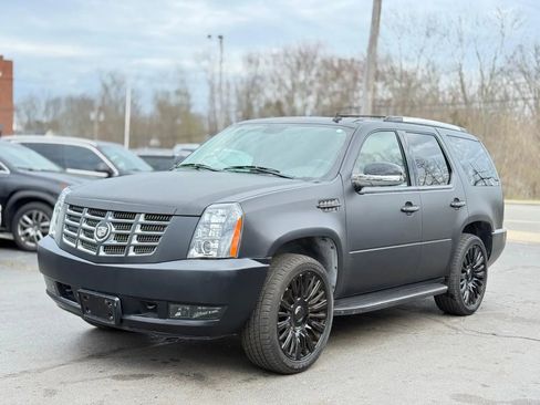 Used 2011 Cadillac Escalade AWD w/ Touring Package image 4