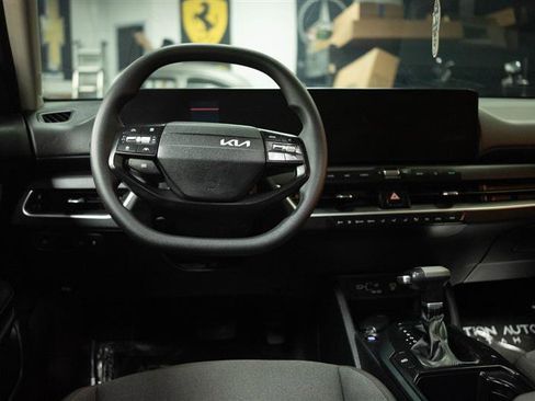 Used 2025 Kia K4 LXS image 16