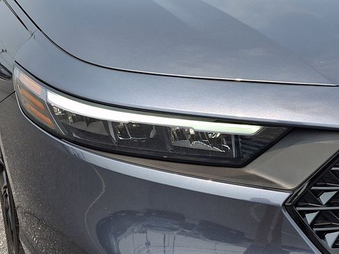 Certified 2025 Honda Accord SE image 9